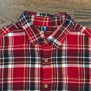 Uniqlo Red Plaid Button-Up Shirt flannel